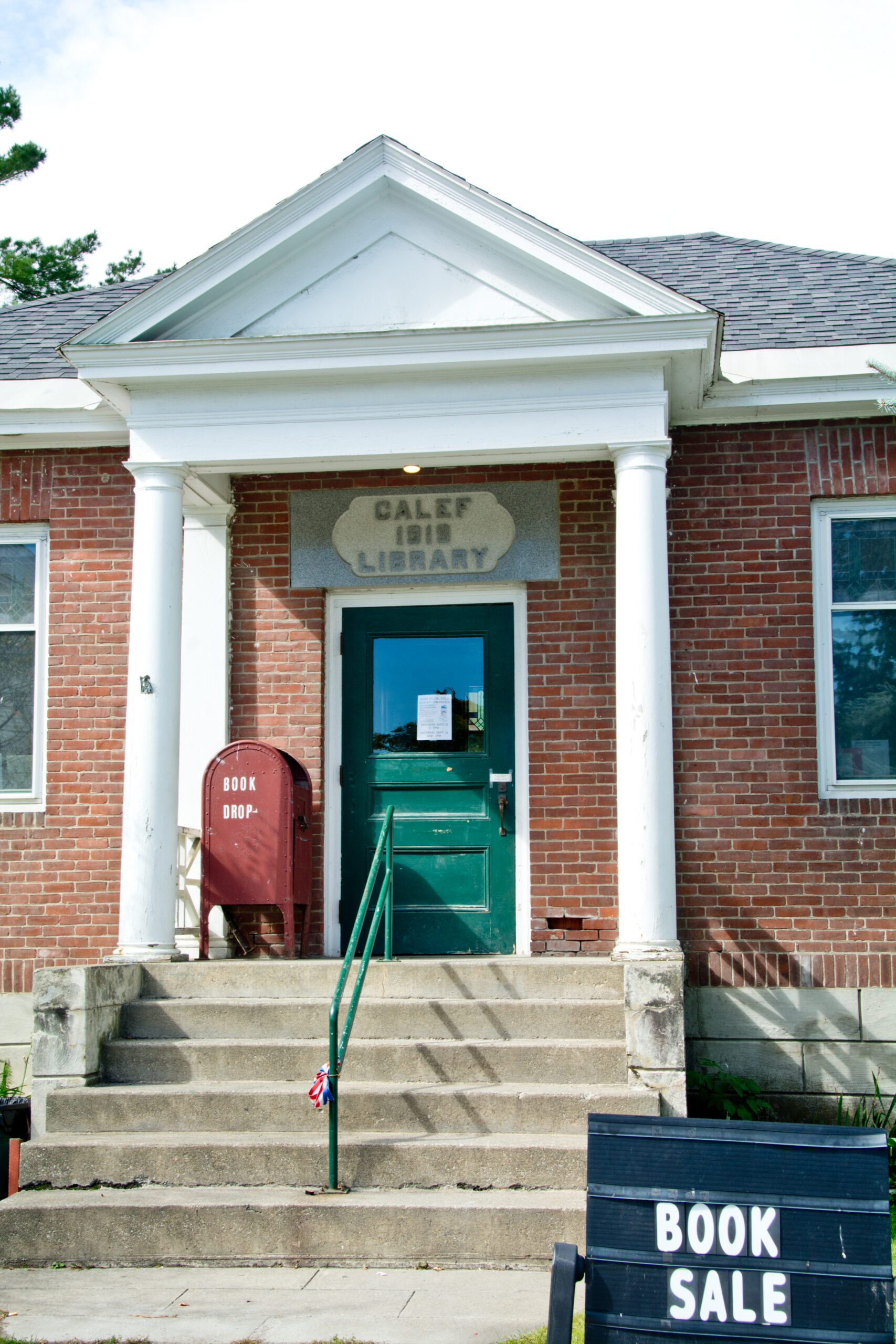 The Calef Library is located on Main Street in downtown Washington, Vermont.